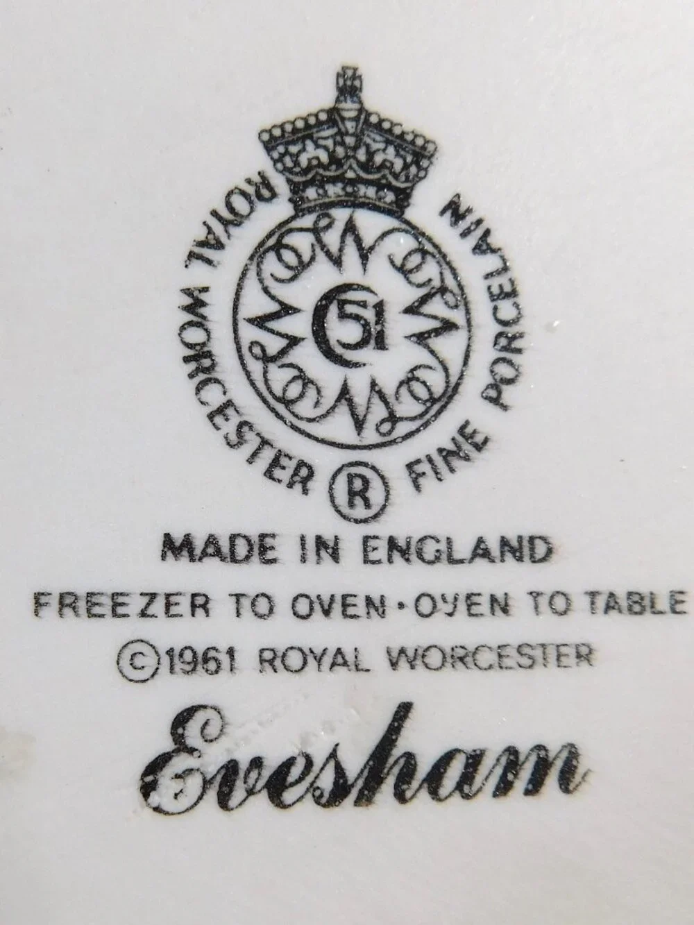 Royal Worcester Round Entrée Dish and Lid in Evesham Gold # 26290